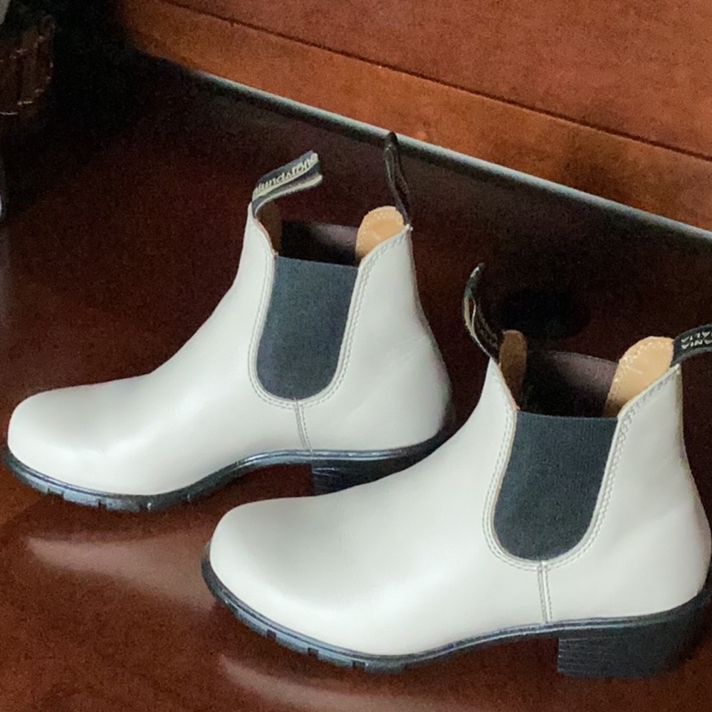 Blundstone 2160 BNWOT Pearl white size 4.5 EU OR 7.5 US